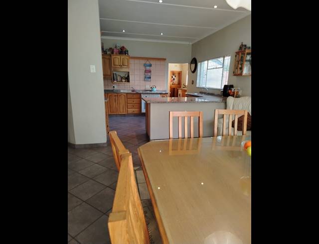4 BEDROOM FREEHOLD FOR SALE IN HUTTENHEIGHTS